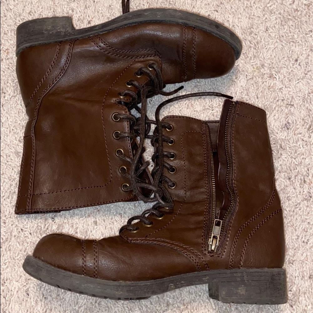 Combat boots
